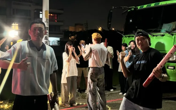 玖壹壹健志向最美化妝師女友求婚成功了。翻攝春風IG