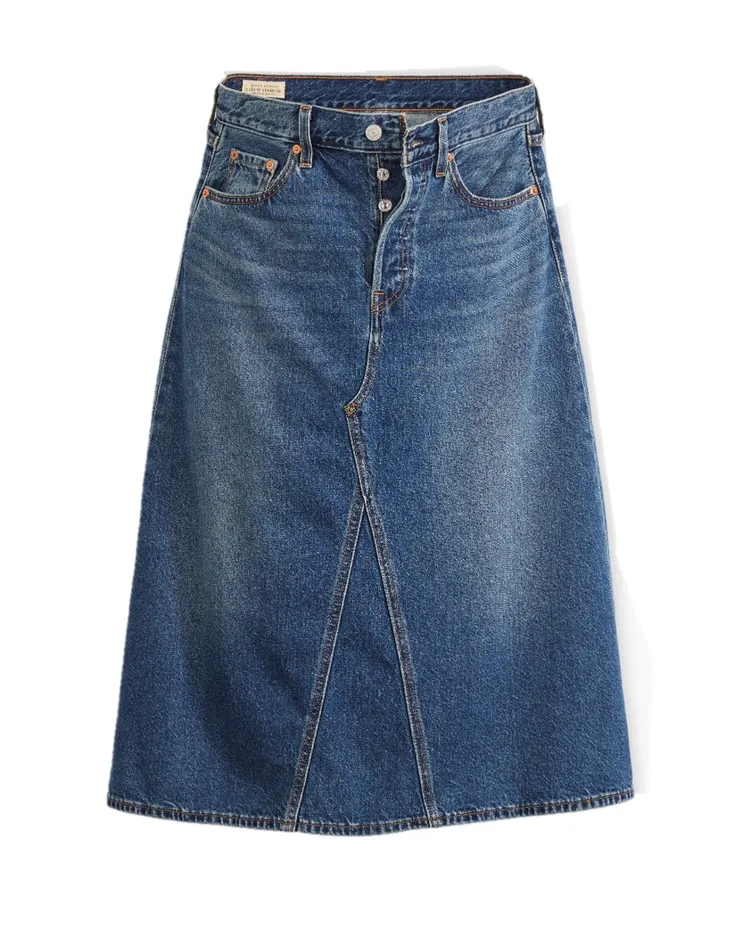 Levi's及膝撞色涼感丹寧裙，3990元。品牌提供