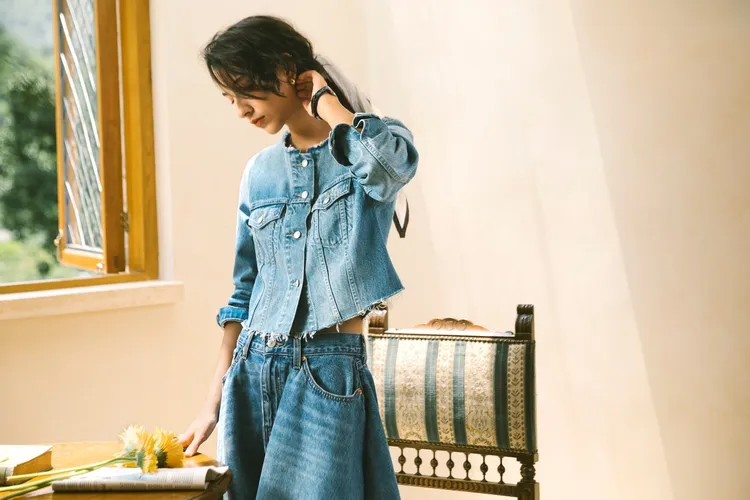 Levi’s將新系列丹寧裙款以時髦百搭、俏麗可愛、優雅愜意等風格類滿足不同穿搭。品牌提供