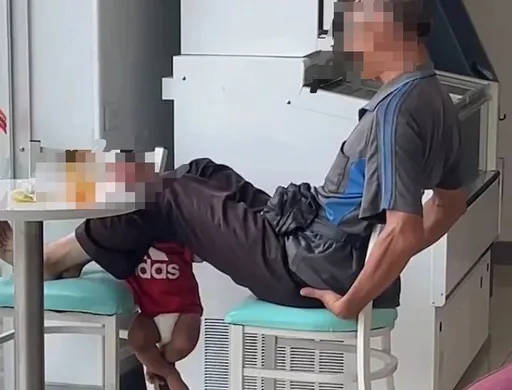 雲林67歲男超商虐1歲兒 男嬰遭「雙腿夾頸」騰空哀號!狠父無動於衷