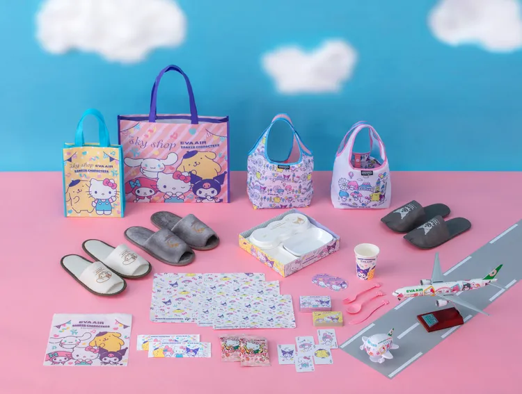 彩繪機有餐具、杯墊、濕紙巾、拖鞋、米果包裝等主題商品。長榮航提供