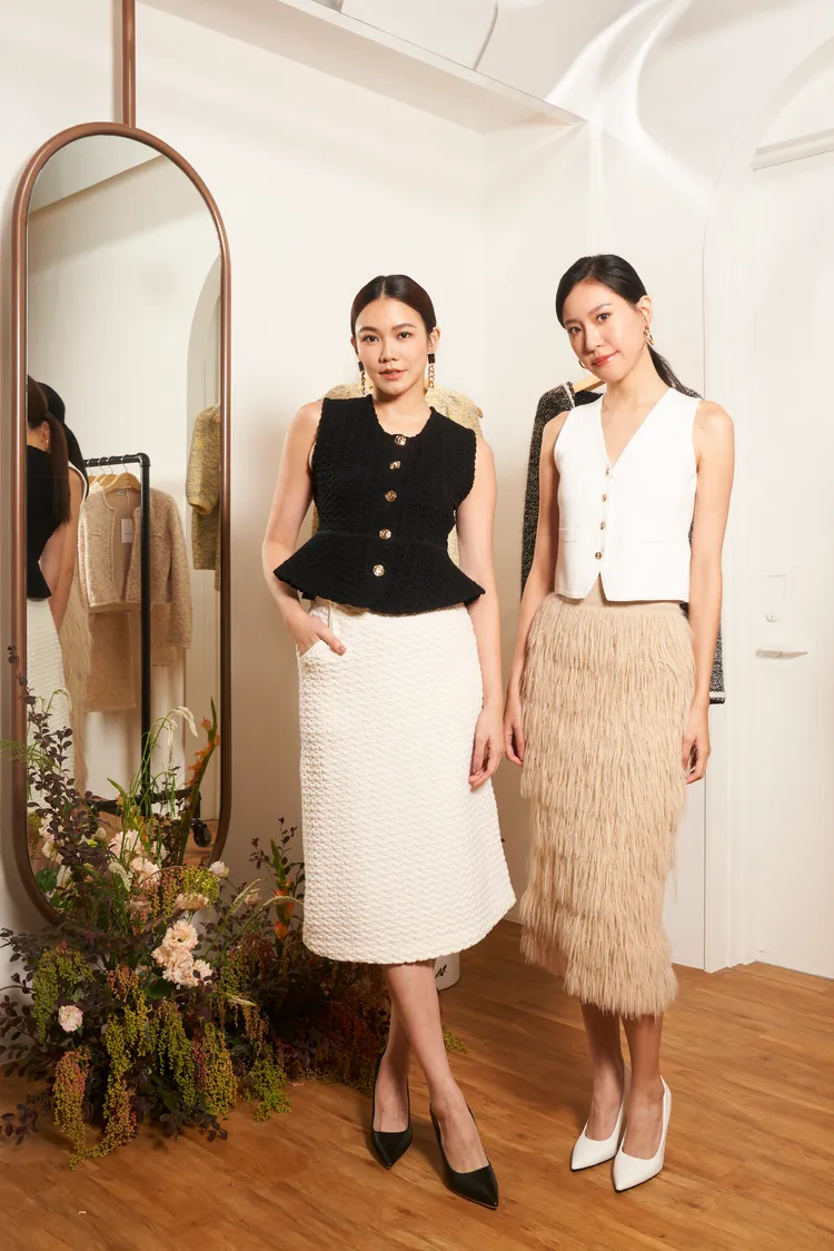 浮雕蝴蝶背心（左）1萬4080元、浮雕蝴蝶半裙（左）1萬8680元；⻄裝馬甲（右）1萬2980元、羽毛半裙（右）1萬6380元。品牌提供