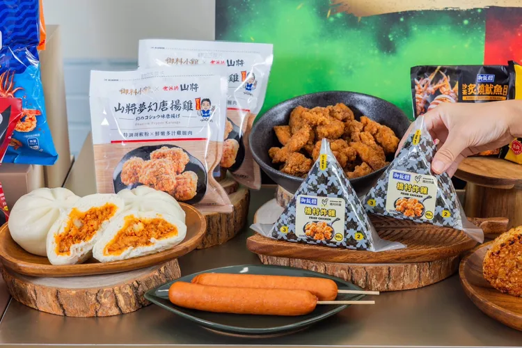 超商與韓國橋村炸雞、日本牛角燒肉，以及乾杯燒肉等品牌合作推出新品。7-11提供