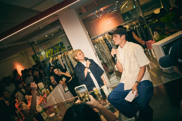 邱振哲和萬秀孫瑞夫。萬秀洗濯實驗室提供