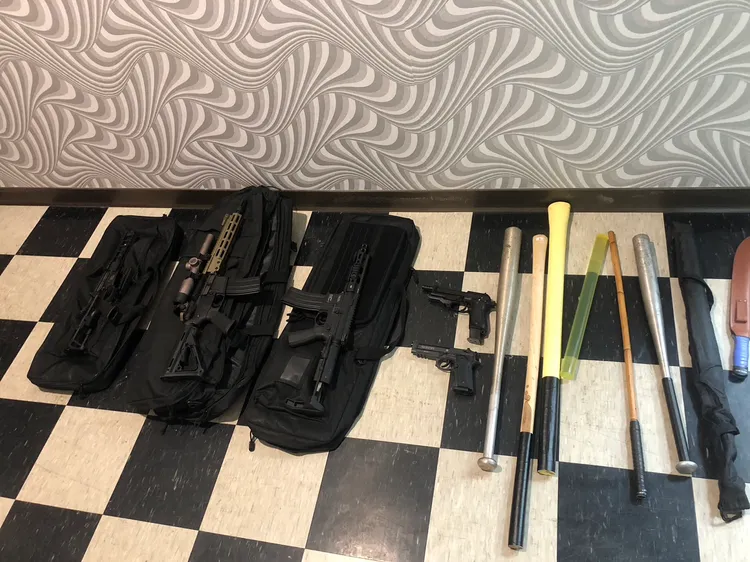 永康警方在茶行起出一批作案工具。翻攝照片