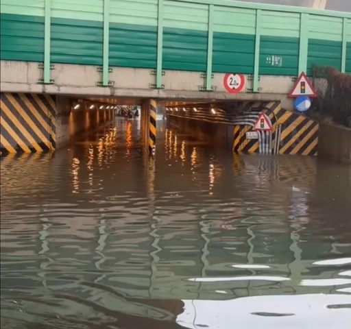 午後一陣大雷雨　桃園往蘆竹涵洞淹水了