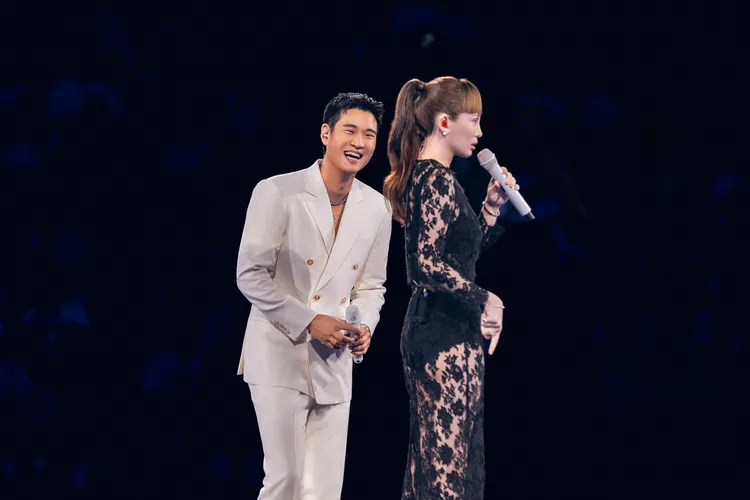 周興哲不敢直視魏如萱的透視裝。星空飛騰提供