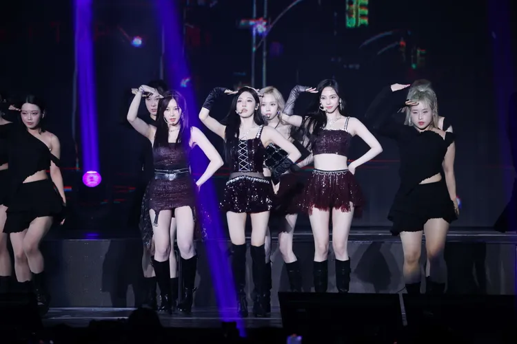 Giselle（左起）、Karina、Winter、Ningning勁歌熱舞。攝影中心攝