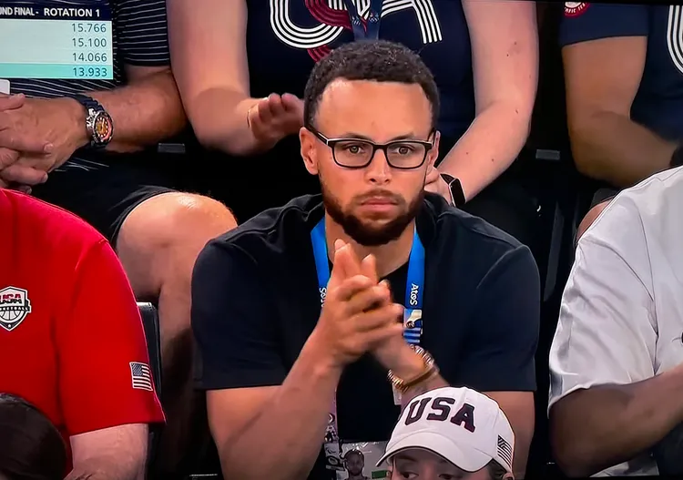 美國男籃夢幻隊成員柯瑞到場支持西蒙拜爾絲。翻攝X