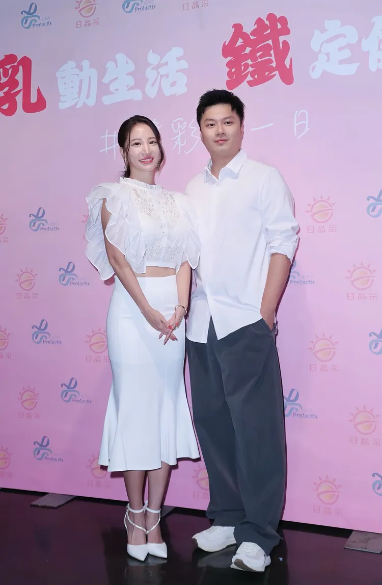 林采緹（右）和男友晨泓軍交往2年，感情穩定。攝影中心攝