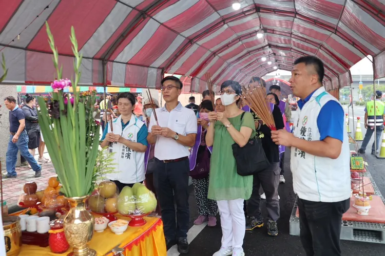 屏東首次辦理寵物普渡。鍾佳濱服務處提供