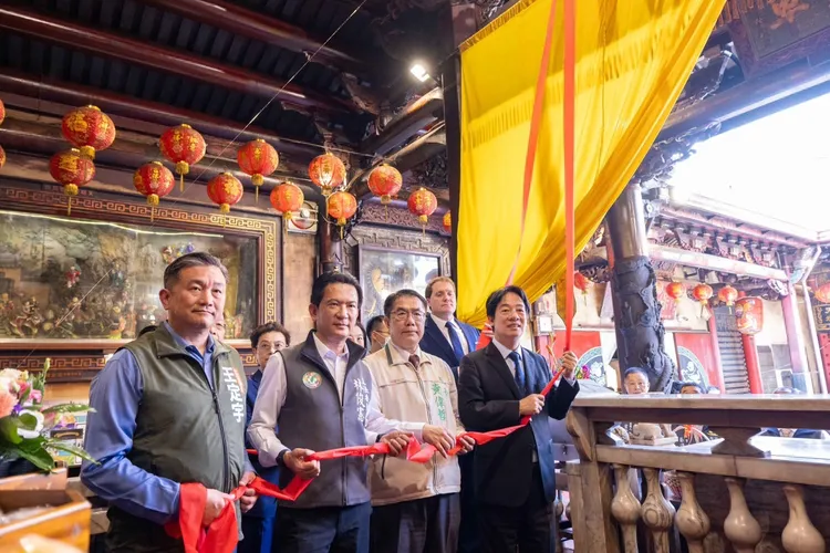 總統賴清德參加首廟天壇「贈匾揭牌儀式」。市府提供