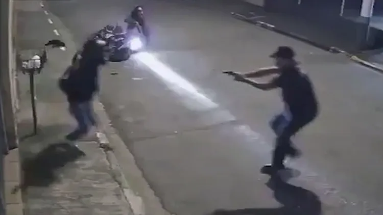 里貝羅開槍射殺原本持槍的搶匪。翻攝自X