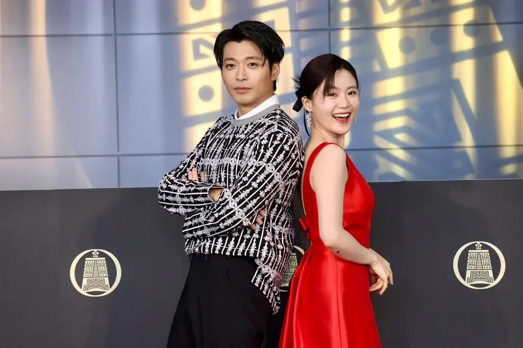 楊小黎（右）主持金鐘紅毯經驗豐富，給予侯彥西許多鼓勵。莊宗達攝