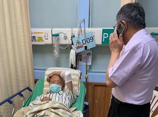 父親節前夕92歲爸騎車跌傷！　柯文哲：希望柯爸爸能夠聽話