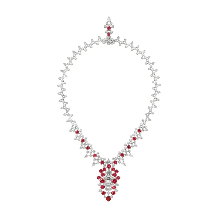 HEBILLA紅鑽項鍊。品牌提供