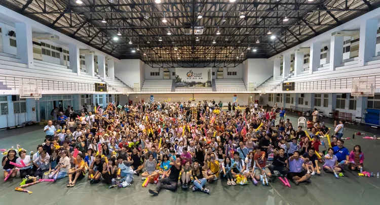 應援成功！「麟洋配」順利二連霸，體育館球迷們熱情大合照。主辦單位提供