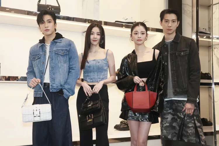 婁峻碩（左起）、邵雨薇、詹子萱、彭千祐出席MICHAEL KORS活動。彭欣偉攝