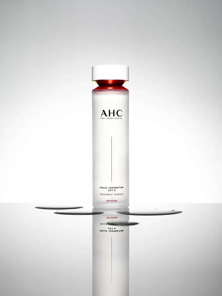 AHC醫美科研雙波抗老多肽膠原精華水，130ml／1200元。品牌提供