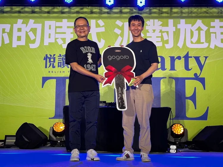 泰郡董事長郭泰吟(左)從基層做起，認為用心把房屋蓋好，才不會辜負購屋族信任。泰郡提供