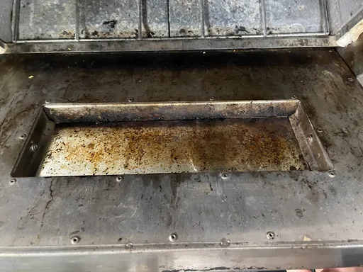 北車餐廳點點心遭爆員工往桌吐檳榔 衛生局稽查抓4缺失