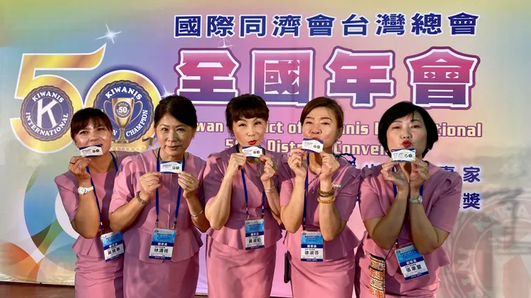 高雄市經濟發展局特別致贈與會貴賓每人一張一卡通紀念卡。經發局提供