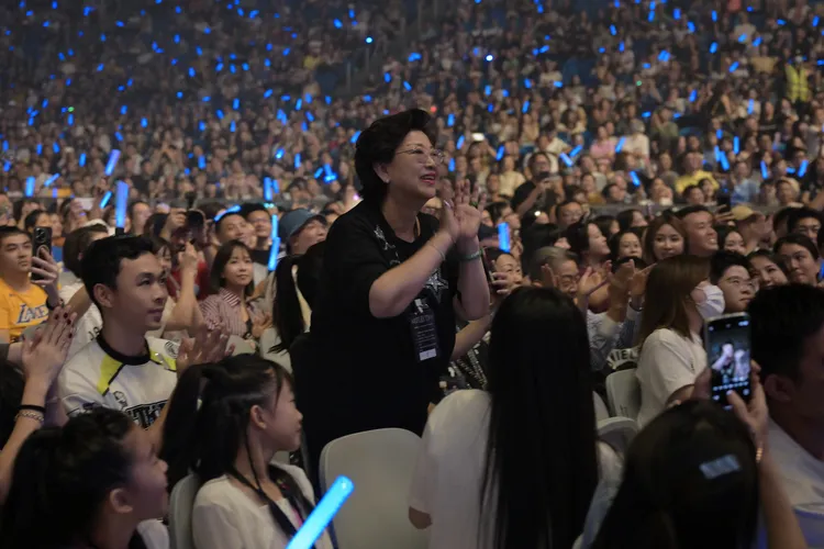 陳曉東的媽媽到場聆聽。和協整合行銷提供