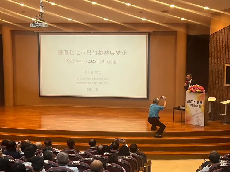 今日活動包括高雄市府、屏東大學不動產經營學系、建商代表等均參加。葉家銘攝