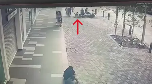 驚悚影片｜人行道突現天坑！她慘被「吞沒」12小時還沒爬出來