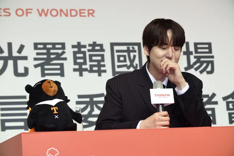 圭賢苦思要選哪3樣台灣美食做為「圭賢套餐」。攝影中心攝