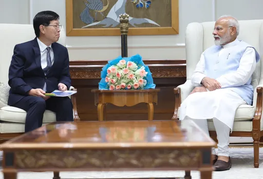 缺席鴻海法說會原來是去印度!莫迪曬出與劉揚偉合照 針對投資進行討論