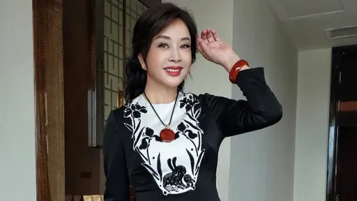 73歲劉曉慶被爆4度離婚 擁8個男友快樂戀愛ing