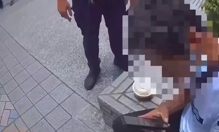 楊姓車手遭盤查。警方提供