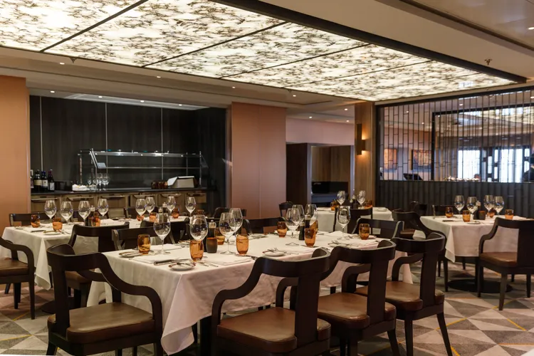 Cagney's卡格尼牛排館裝潢採道地美式風格