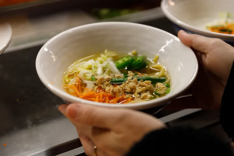 懷念中式餐點時，可以來Garden Café煮碗湯麵吃喔！