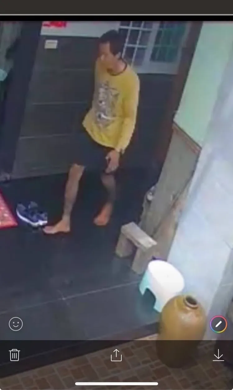 曾男脫逃後還闖入民宅偷拿神像上金牌。翻攝照片