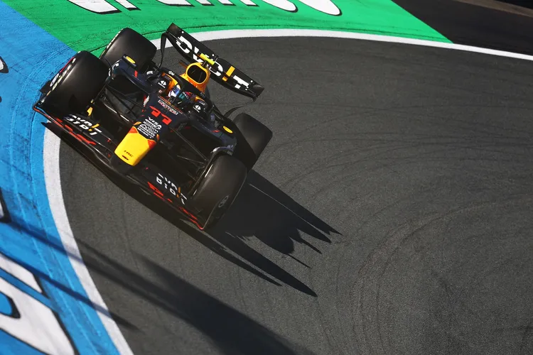 Oracle Red Bull Racing 車隊Sergio Pérez在荷蘭大獎賽以第六名完賽，取得自邁阿密大獎賽以來的最佳成績。Red Bull 提供