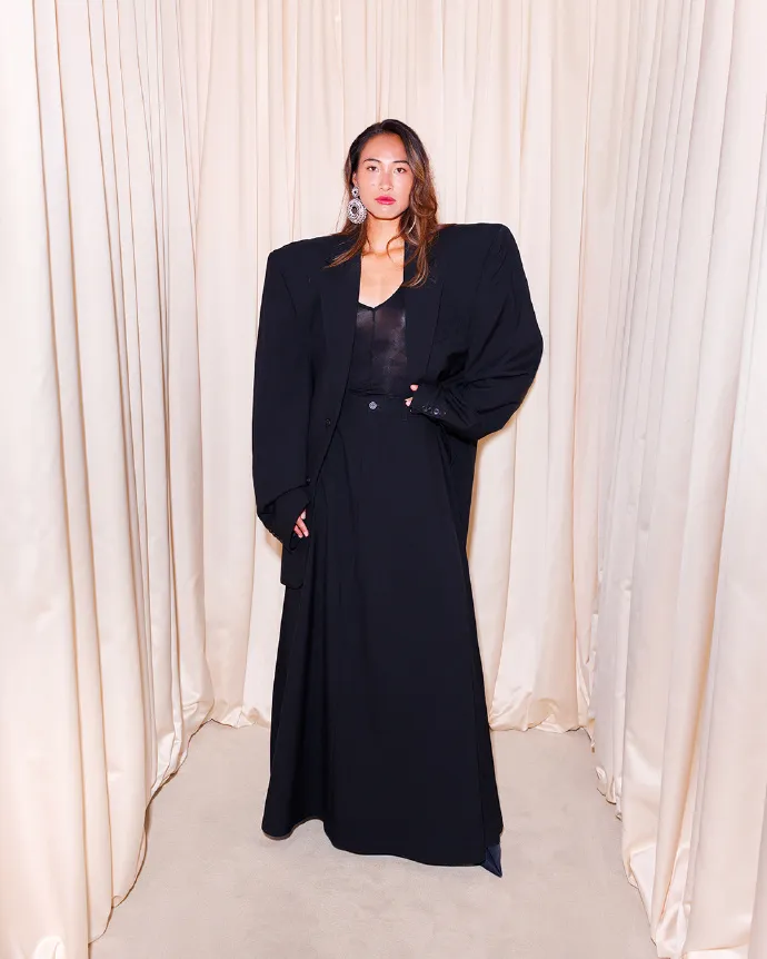 鄭欽文之前受邀去看BALENCIAGA高級訂制系列發表秀。翻攝BALENCIAGA微博