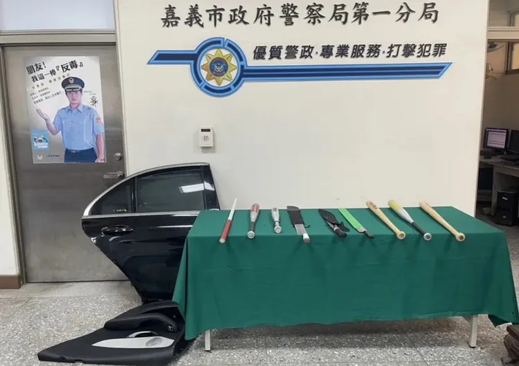 嘉義市警一分局追查後發現，街頭鬥毆竟與「家庭革命」有關。翻攝照片