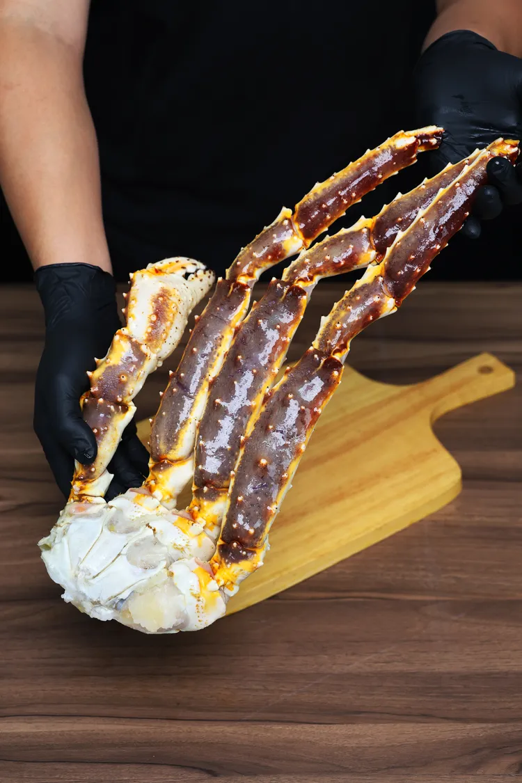 超值B餐3199元內含特選4L鱈場紅蟹腿300g。業者提供