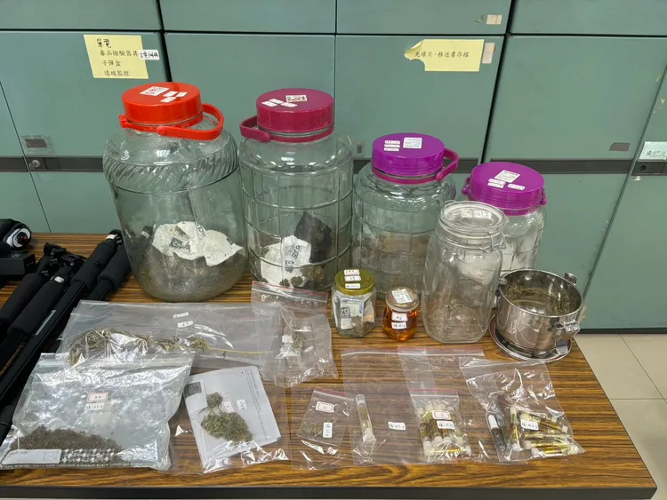警方查扣大麻花等證物。民眾提供
