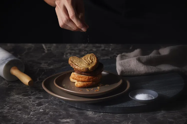 法式蝴蝶酥佐茶感受巴黎浪漫。業者提供