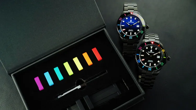 依波路Sage Collection睿智系列櫛水母腕錶，還搭配有可替換的7色彩虹錶帶環。品牌提供
