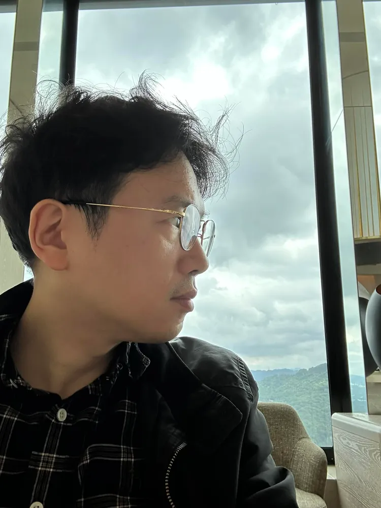 江坤俊突PO亂髮照。翻攝江坤俊臉書