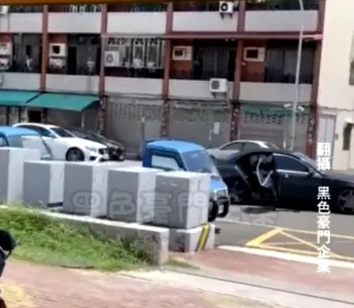 嘉義市街頭快打!大白天13人械鬥棍棒齊飛嚇壞民眾 警連夜逮5人、8人在逃