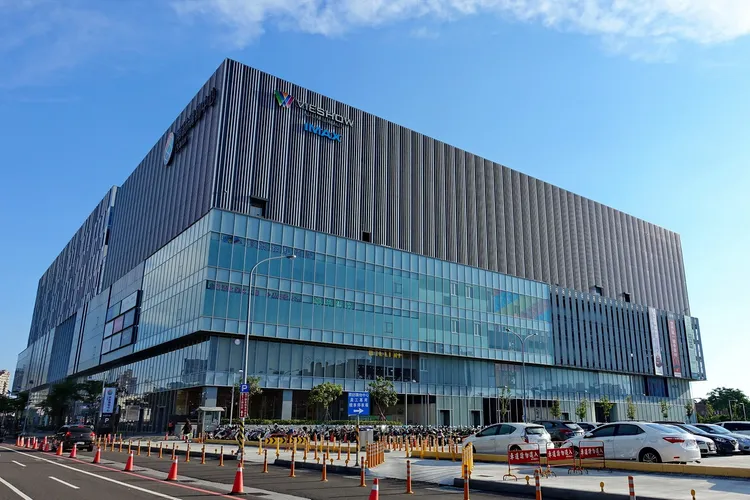 台南「中華東路二段」鄰近南紡夢時代，生活機能便利，周遭中古屋受歡迎。永慶房產集團提供