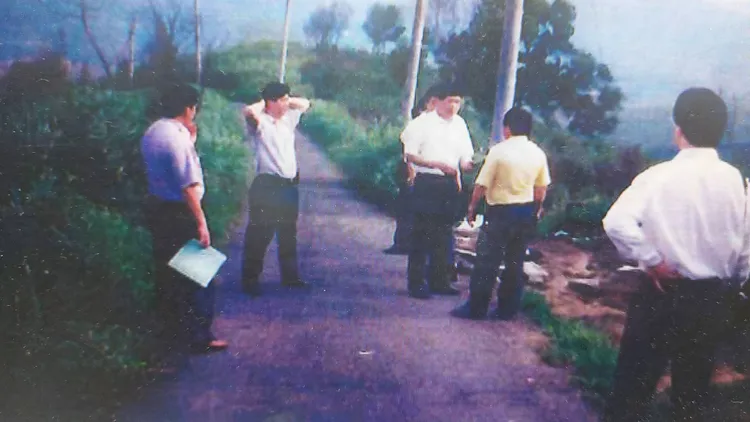 警方當時在案發現場採證。桃園警分局提供