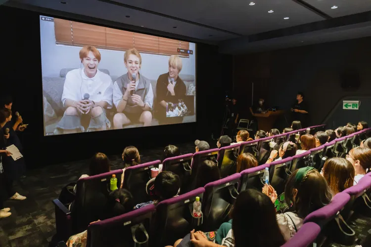 台下100名幸運粉絲與Travis Japan同樂。大鴻藝術提供