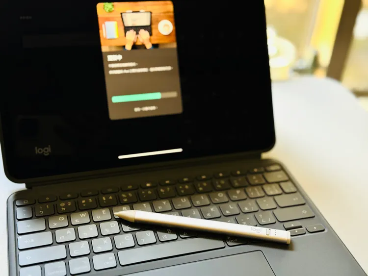 Crayon iPad數位筆Type-C版，使用鋁製外觀與Type-C充電。趙筱文 攝。