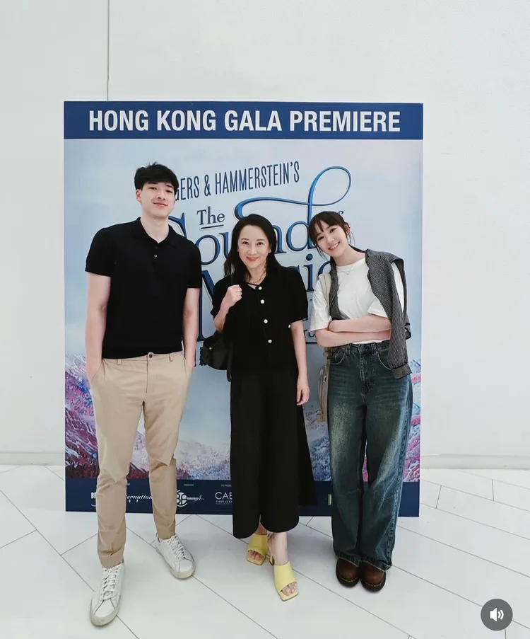 龔慈恩（中）和一對兒女。翻攝龔慈恩IG